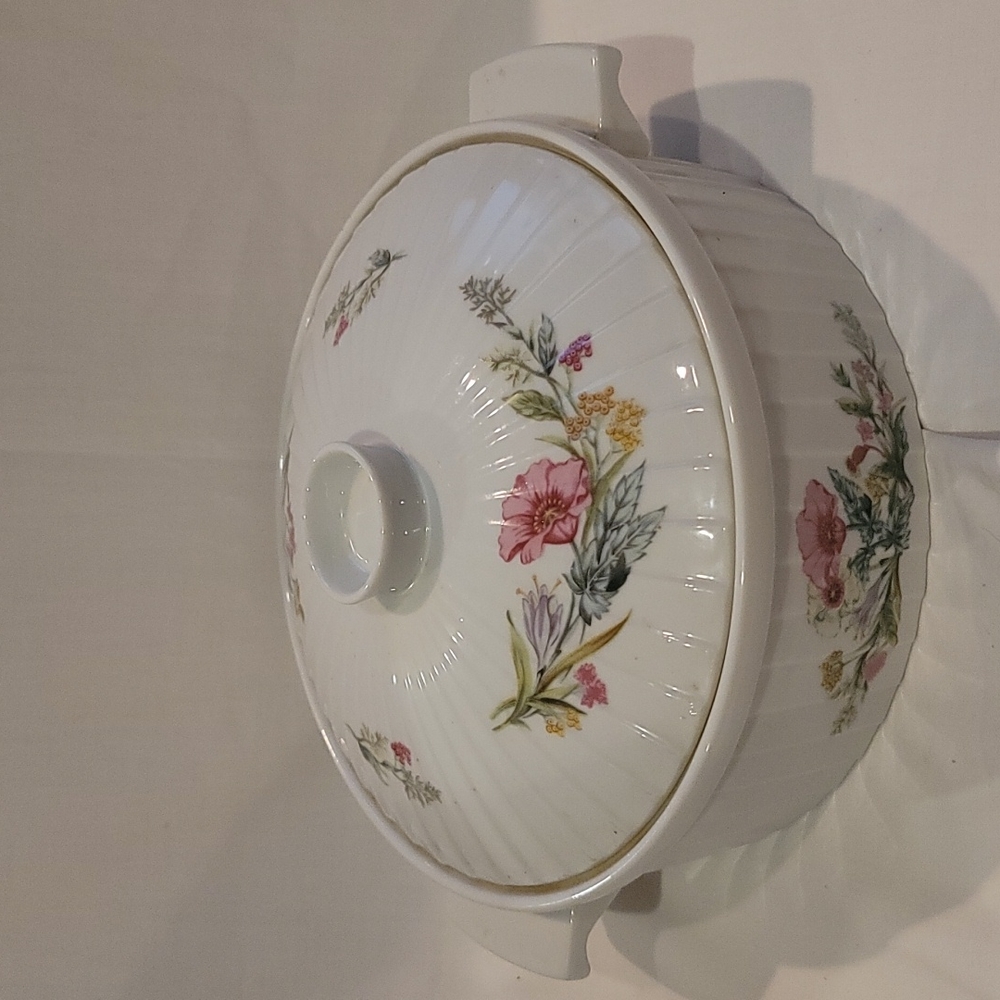 Vintage Heritage Porcelain Ovenware Casserole Dish